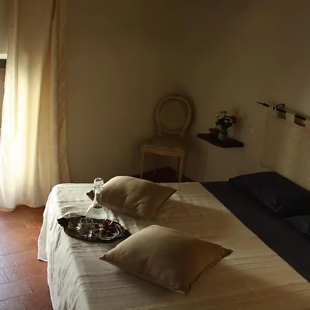 Il Lupo Rosso B&B 산투 루수르기우